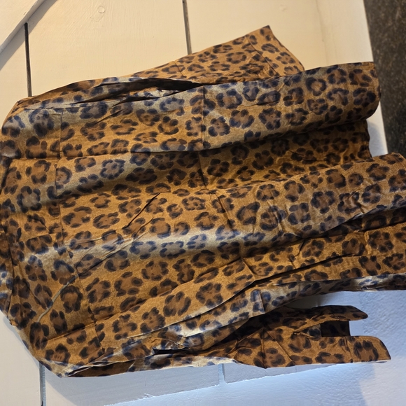 Leopard Print Button-Up Shirt - Picture 3 of 4